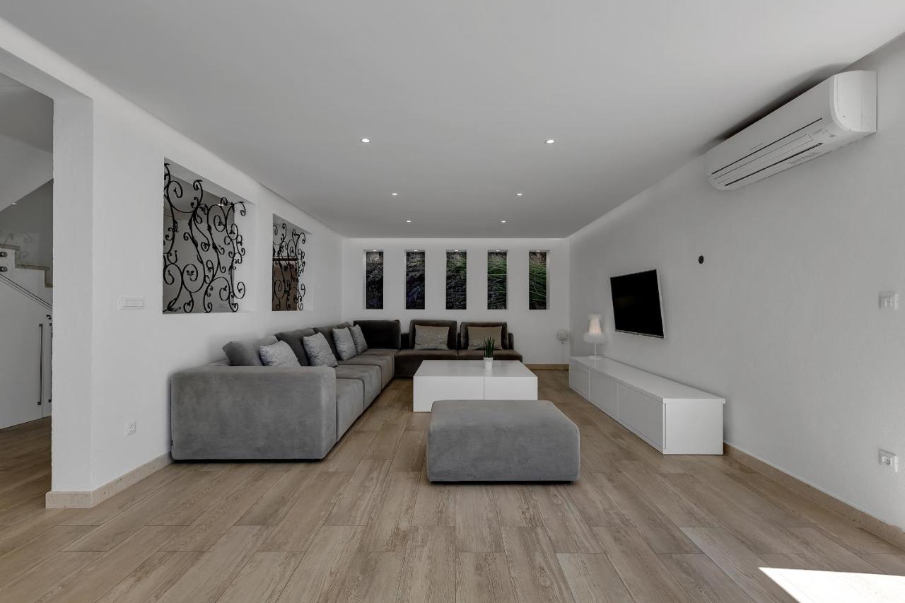 Villa Prestige Baška Voda エクステリア 写真